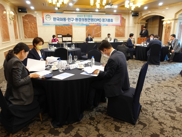 해당 자리에는 주요 의원 10여명이 모여 자리를 빛냈다. /사진=김인성 기자