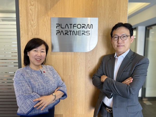 김효선 한국탄소금융협회 부회장(왼쪽)과 정재훈 플랫폼파트너스 대표 /사진제공=한국탄소금융협회