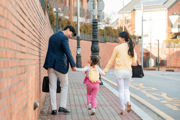 직장어린이집 '의무설치기준' 대폭 낮춰, 맞벌이 가정 지원 직장어린이집 '의무설치기준' 대폭 낮춰, 맞벌이 가정 지원