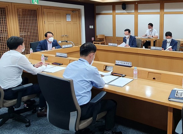 농어촌공사 온실가스감축및에너지절약추진위원회에서 김병수 부사장은 친환경 저탄소농어촌 조성을 위해 적극 노력하겠다고 말했다. /사진제공=한국농어촌공사