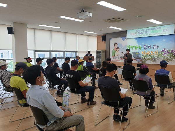 폭염대비 근로자 재해예방 교육 참석자들/ 사진제공=경산시