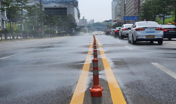 노면빗물분사시스템 시험 가동 현장 /사진제공=수원시