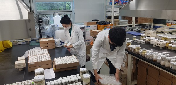 무척추동물표본 포장작업 /사진=국립생물자원관