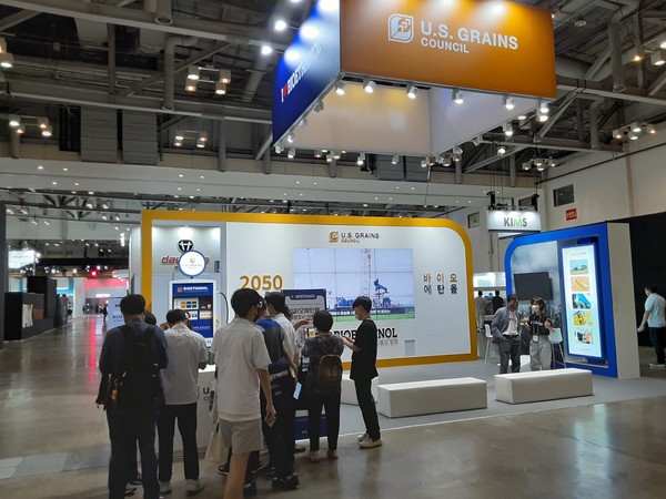 ‘2022 부산국제모터쇼’에 마련된 미국곡물협회(U.S. GRAINS COUNCIL) 한국사무소의 바이오에탄올 홍보관 /사진=최용구 기자
