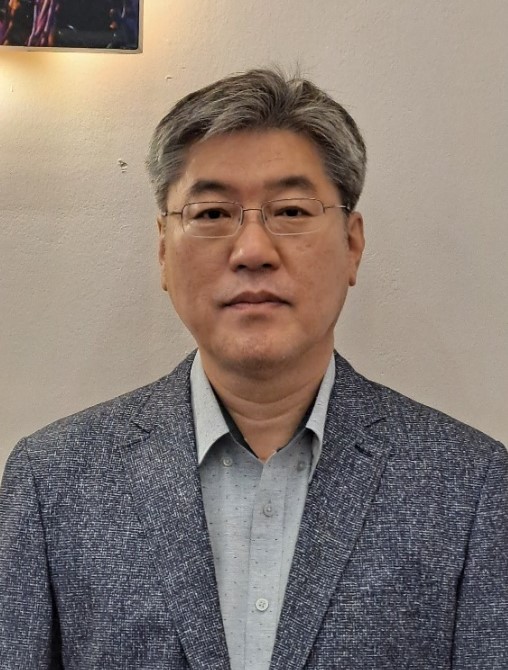 Kim Jong In, professor at Chung-Ang University