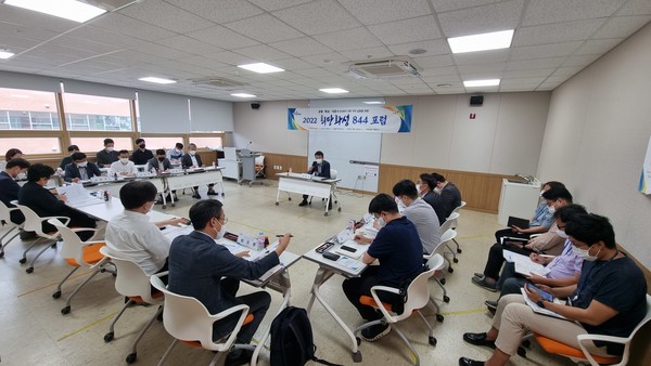 화성시가 21일 모두누림센터에서 ‘2022 희망화성 844 포럼’을 개최하고 민선 8기 역점사업과 정책을 논의할 수 있는 싱크탱크를 가동했다 /사진제공=화성시청