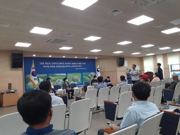 ‘주문진 폐기물매립장 설치 반대위원회'는 지난 25일 원주지방환경청을 찾아 항의했다. 이날 이창흠 청장과의 면담도 이뤄졌다. /사진=최용구 기자