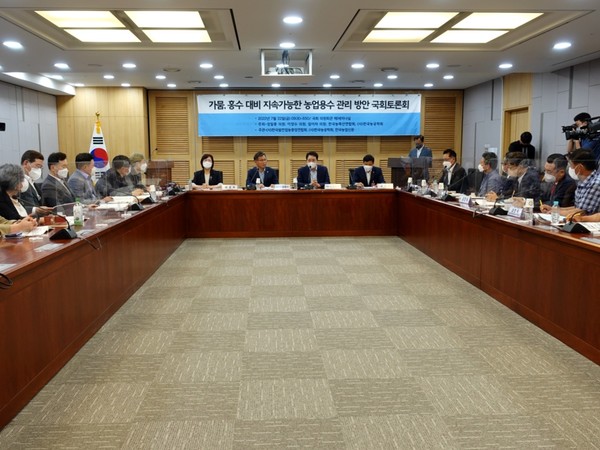 ‘가뭄‧홍수 대비 지속가능한 농업용수 관리 방안’ 토론회가 22일 국회에서 개최돼 다양한 이해관계자들의 의견을 공유하는 자리가 마련됐다. /사진=김인성 기자