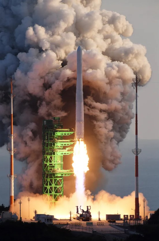 6월21일 한국형 발사체 누리호(KSLV-Ⅱ)가 21일 전남 고흥군 나로우주센터 제2발사대에서 우주로 힘차게 날아오르고 있다. /사진제공=사진공동취재단