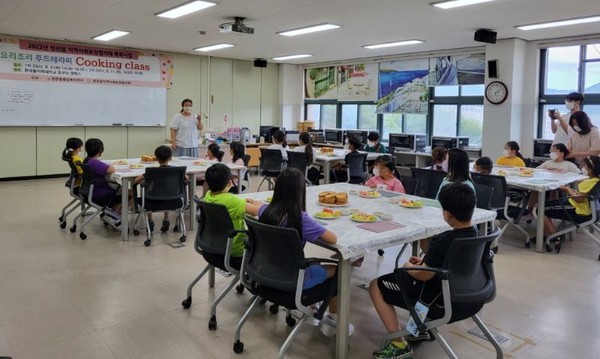 정관읍 행정복지센터는 지난 4일 관내 아동을 대상으로 아동 요리 교실을 운영했다 /사진제공=기장군