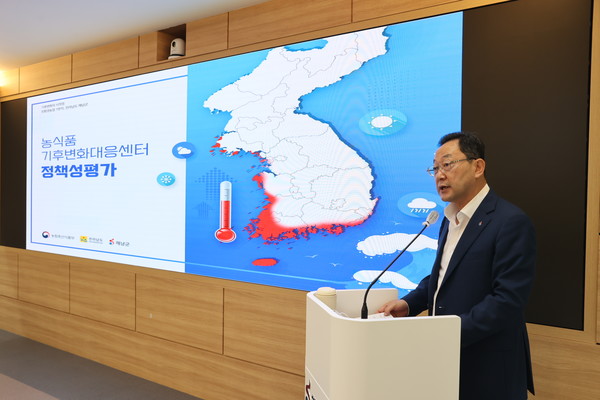 농식품 기변화대응센터 정책성평가 브리핑을 하는 명현관 해남군수  /사진제공=해남군