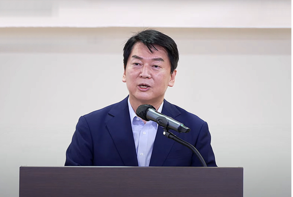 29일 열린 ‘감염병 대응을 위한 보건의료자원 관리방안 모색 토론회’에 참석해 축사하고 있는 안철수 의원 /사진=김인성 기자