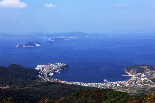 가덕도신공항 건설사업은 지난해 3월 특별법이 제정·공포된 이후 올해 4월까지 사전타당성조사를 완료하고 예비타당성조사를 면제받았다.