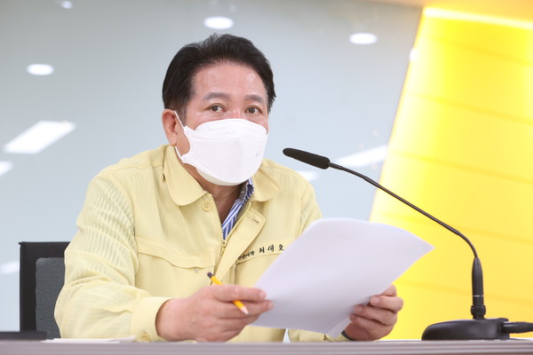 최대호 안양시장, 5일 태풍 힌남노 대응 긴급회의에서 빈틈없이 안전 조치해 인명·재산 피해를 최소화하라고 공직자에 특별지시 /사진제공=안양시