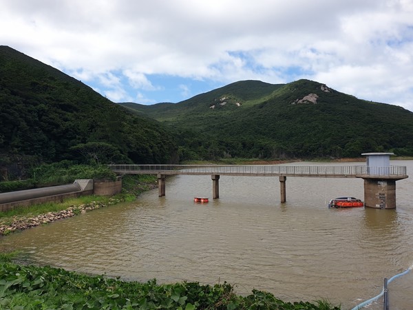 이번 태풍 힌남노의 영향으로 비가 많이 내려 보길면 부황저수지 촬영 /사진제공=완도군