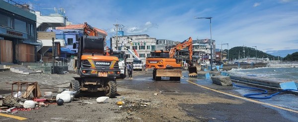 기장군은 6일 오전부터 태풍 힌남노로 인한 피해를 복구하고 있다. (연화리 피해현장 복구 모습) /사진제공=기장군