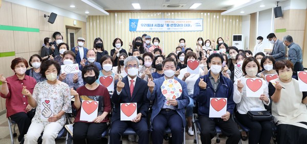 광명시는 지난 20일 소하1동에서 우리 동네 시장실을 운영하며 주민과 직접 소통하고 현장에서 답을 찾았다 /사진제공=광명시 