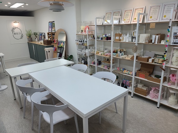 아로마를 이용한 만들기 배움터 내부 /사진제공=경산시