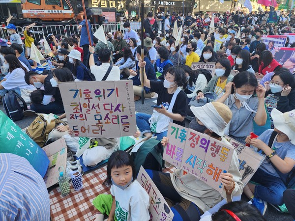 9월 22일 3시부터 시작된 기후정의행동 본집회에는 약 400개 단체 3만5000명의 시민이 모였다. /사진=박선영 기자
