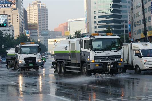 2006년 대비 2011년 서울시 연평균 미세먼지(PM10) 농도는 22% 감소(60㎍/㎥→47㎍/㎥)했고, 초미세먼지 농도는 2020년, 2021년 연속 최저치를 갱신했다.