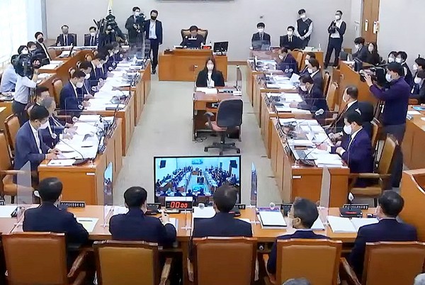 국회 농림해양수산위원회에서 13일 해양경찰청과 항만공사를 대상으로 국정감사를 실시했다. /사진제공=국회