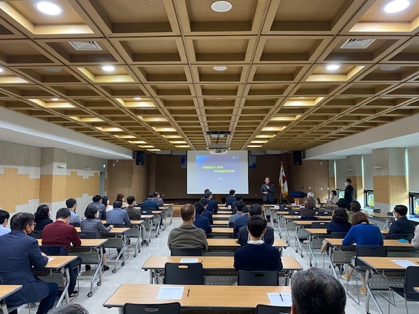 군포시는 간부공무원 60여명을 대상으로 탄소중립 및 ESG 경영에 대한 교육을 실시했다 /사진제공=군포시 