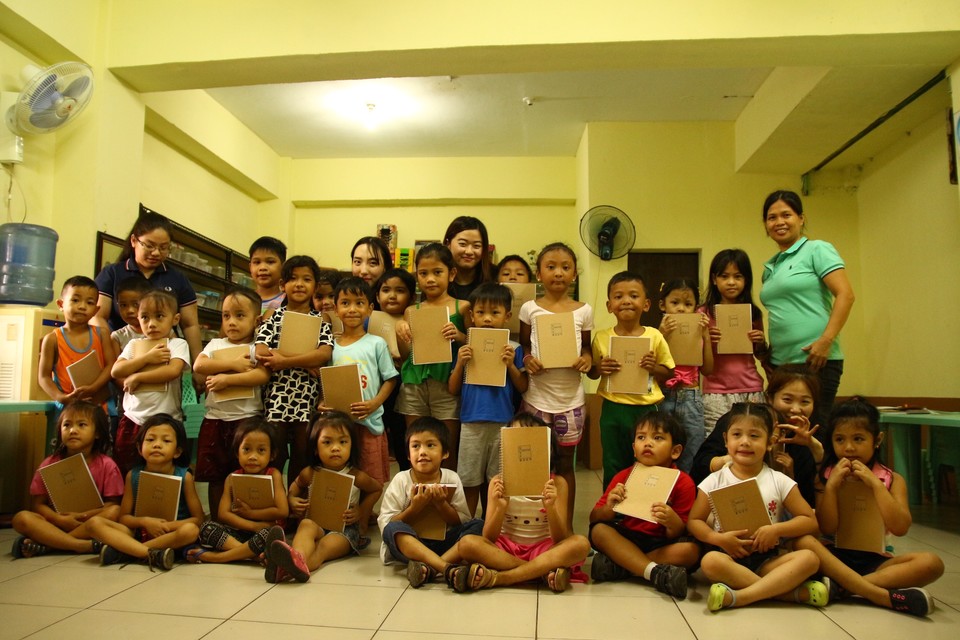 옮김의 해외 파트너 기관인 필리핀 SRD센터에서는 올해 120명의 현지 학생들이 교육을 받고 있다.