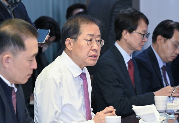 홍준표 시장은 주요 법안 및 정부 예산안 처리 등이 본격화될 국회 일정에 총력을 다할 것을 당부했다. /사진제공=대구시