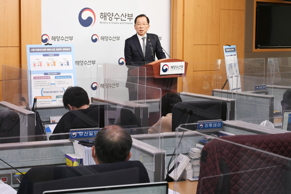 조승환 해양수산부 장관은 “현재 상황을 위기라고 단정할 수는 없으나, 선제적인 정책 수립을 통해 다가올 수 있는 위기에 대비하고 나아가 해운산업이 우리나라 수출입 물류를 든든히 뒷받침하도록 지원할 계획”이라고 말했다.