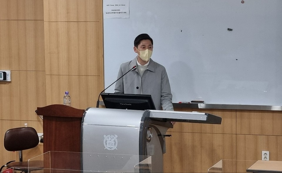 하지훈 서울대학교 환경대학원 박사과정이 ‘탄소중립을 위한 국내외 대학의 노력, 사례와 과제’를 주제로 발제 하고 있다. /사진=박준영 기자