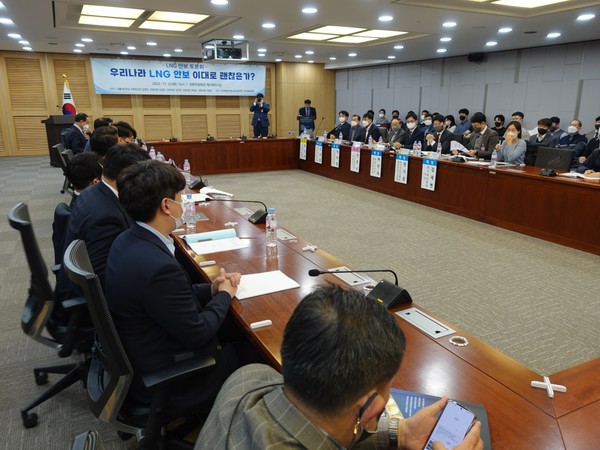 22일 오후 2시 국회에서 열린 ‘LNG 안보 토론회’ 전경 /사진=김인성 기자