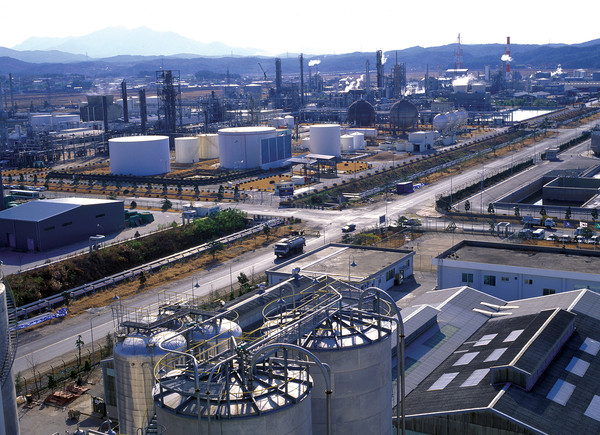 여수국가산단 석유화학단지는 2018년 기준으로 3662만 6729톤에 이르는 화학물질을 취급하고 있다.