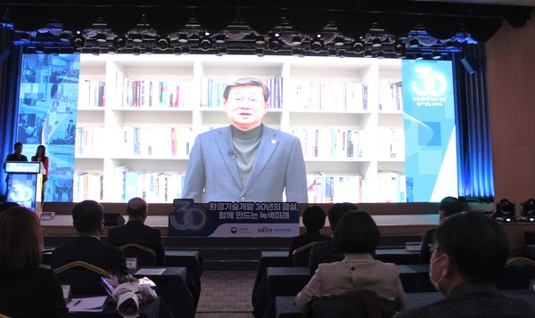 전해철 국회 환경노동위원회 위원장은 환경기술개발 30주년 기념 행사에서 "환경기술이 2050 탄소중립을 실현하는 원동력이 될 수 있기를 바란다"고 말했다. /사진=박선영 기자