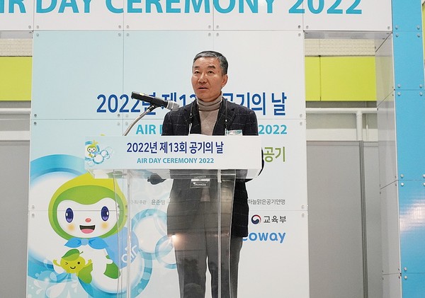 행사의 공동 주최자인 한국공기청정협회 이감규 회장은 민관이 협력해 공기의 중요성과 미세먼지의 심각성을 널리 알릴 수 있도록 선도적인 역할을 하도록 하겠다고 전했다. /사진=김인성 기자