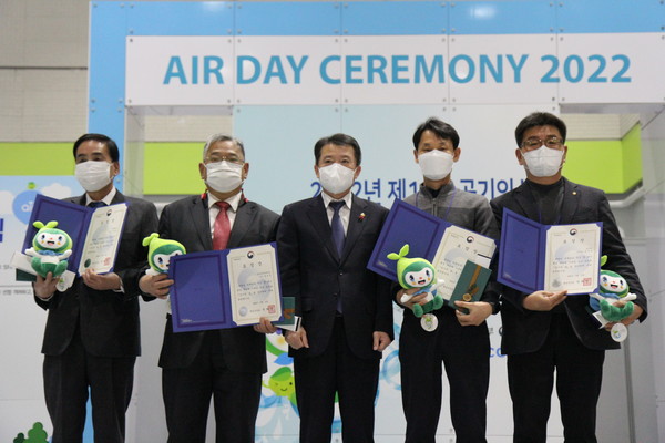 2022년 맑은 공기 산업 발전 환경부 장관 유공자 표창 수상자들 /사진=박준영 기자
