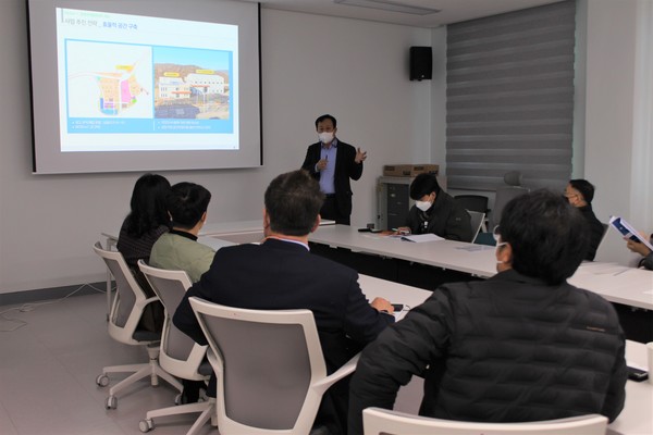 여수산단 공정안전훈련센터 설립 취지과 사업 목적을 설명하는 이준원 숭실대 안전융합대학원 교수 /사진=박선영 기자
