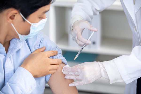이번 연구에서는 백신 접종이 재감염 위험을 낮춘다는 것도 확인했다.