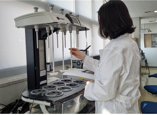 충청남도보건환경연구원 내 의학외품 검사 /사진제공=충청남도