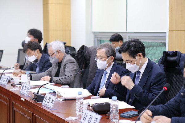 생활 지하수에 함유된 라돈 우라늄 등의 천연 방사성물질 안전관리에 대한 개선책을 모색하는 토론회가 개최됐다. /사진=송기헌 의원실