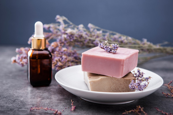 친환경 고체 샴푸는 인체에도 좋지만 불필요한 플라스틱 용기를 줄일 수 있다는 것이 장점이다.