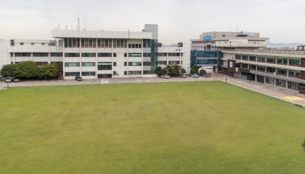 구 청사 잔디마당 /사진제공=경기도