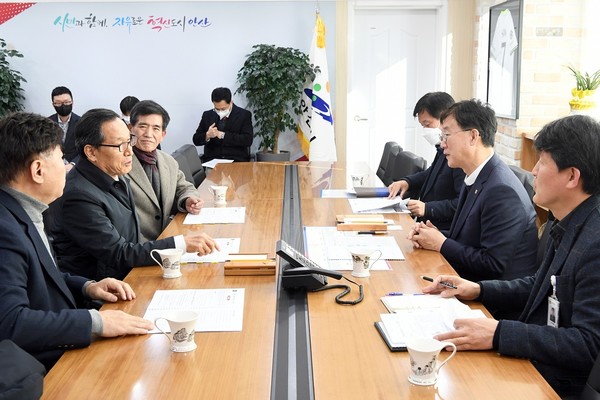 안산시와 농어촌공사는 지역 현안 공감대를 갖기 위한 간담회를 개최했다 /사진제공=안산시