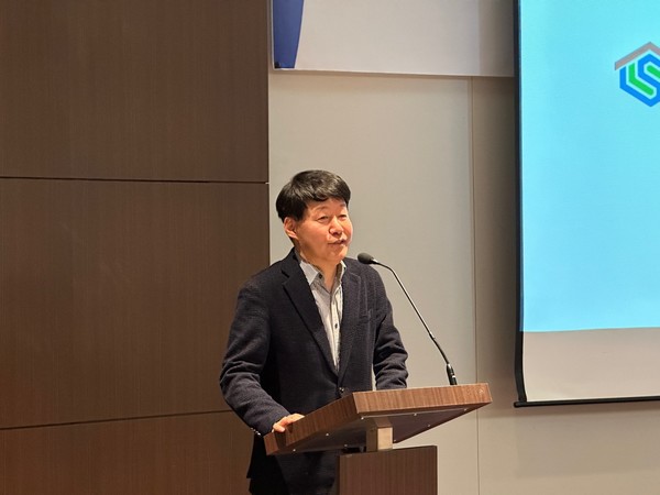 한국스마트안전보건기술협회 고문으로 선출된 안경덕 전 고용노동부 장관 /사진=박준영 기자