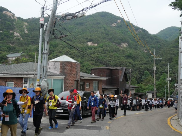 서울둘레길 100인 원정대) 참여자를 2023년 2월18일(토)부터 2월28일(화)까지 온라인으로 모집한다. /사진=서울시