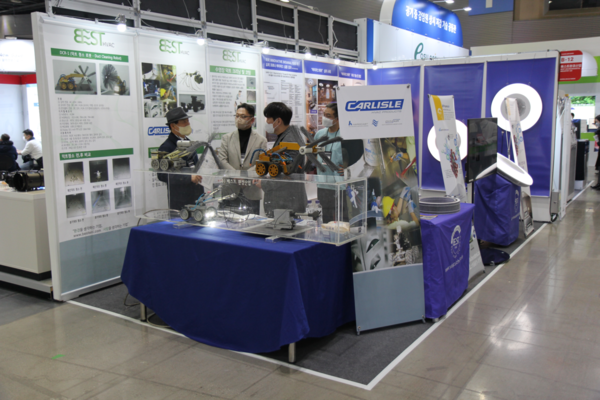 덕트 청소, 촬영, 코팅이 가능한 ‘BEBOT 3’와 ‘바이러스캐처’를 전시중인 ‘베스트환경산업‘ 부스