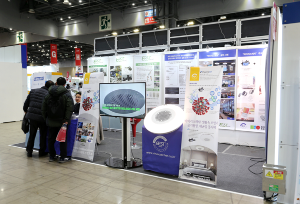 베스트환경산업의 스마트조명과 신성이엔지 공기청정기를 결합한 ‘바이러스캐처’