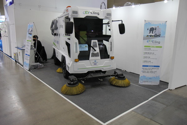 프로텍EMS가 전시한 청소·방역 전기차 ‘EV Cling’