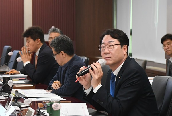 정명근 화성시장 ‘2023년 비상경제 민생안정 대책회의’ 개최  /사진제공=화성시 