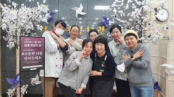 나부터 돌봄 챌린지 #소중한 나를 안아주세요’ 참여 /사진제공=수원시