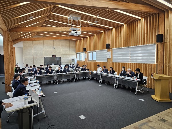 국립산림과학원 산림생명자원연구부 회의실에서 산림생명자원 분야 연구수요 발굴을 위한 연구고객 간담회를 개최했다. /사진=국립산림과학원